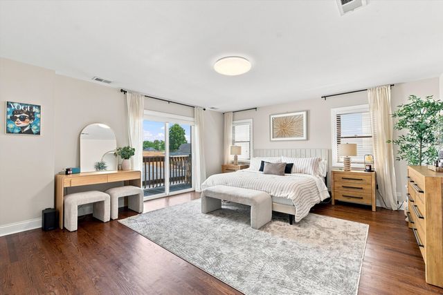5435 N Nashville Avenue, Chicago, IL 60656