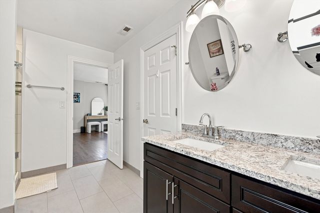 5435 N Nashville Avenue, Chicago, IL 60656