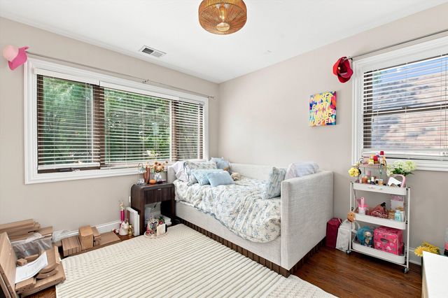 5435 N Nashville Avenue, Chicago, IL 60656