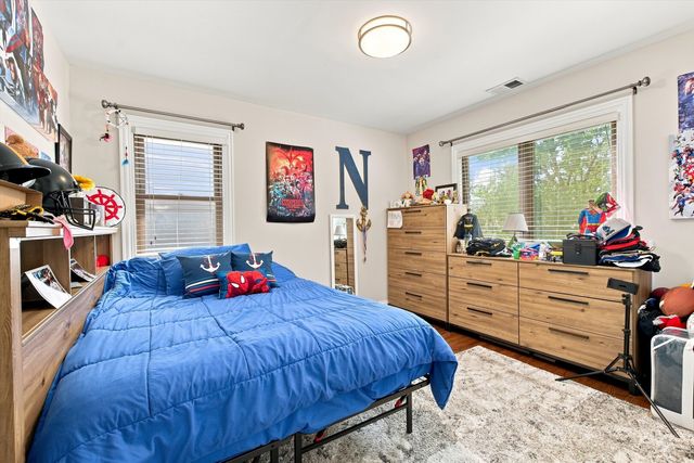 5435 N Nashville Avenue, Chicago, IL 60656