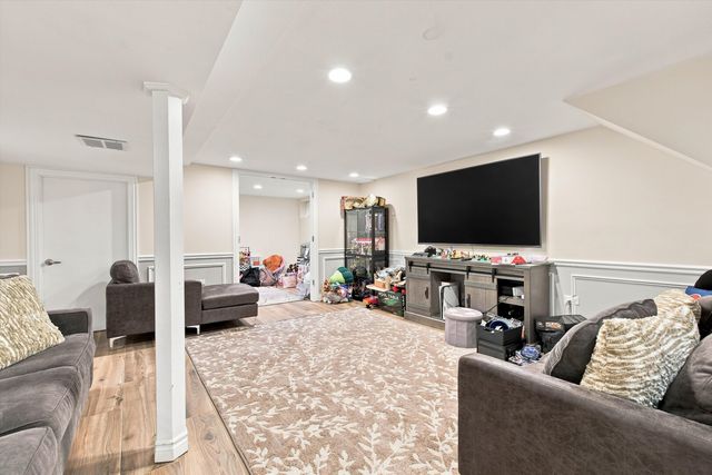 5435 N Nashville Avenue, Chicago, IL 60656