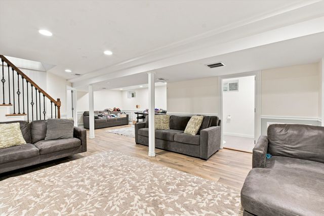 5435 N Nashville Avenue, Chicago, IL 60656