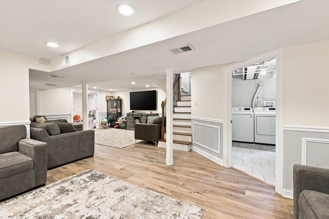 5435 N Nashville Avenue, Chicago, IL 60656