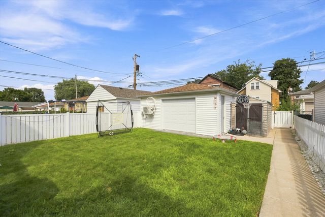 5435 N Nashville Avenue, Chicago, IL 60656