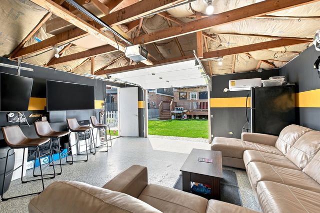 5435 N Nashville Avenue, Chicago, IL 60656
