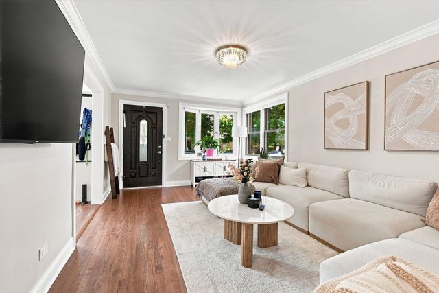 5435 N Nashville Avenue, Chicago, IL 60656