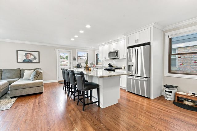 5435 N Nashville Avenue, Chicago, IL 60656