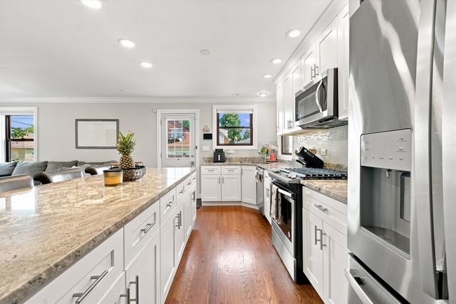 5435 N Nashville Avenue, Chicago, IL 60656