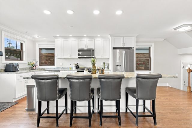 5435 N Nashville Avenue, Chicago, IL 60656