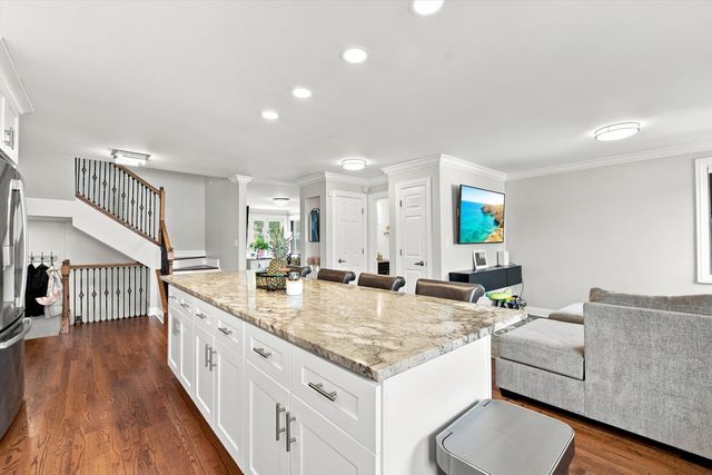 5435 N Nashville Avenue, Chicago, IL 60656