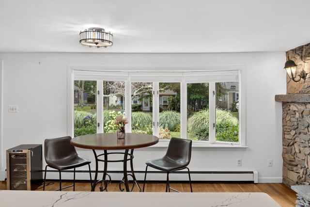 14 Veeder Dr, Falmouth, MA 02536