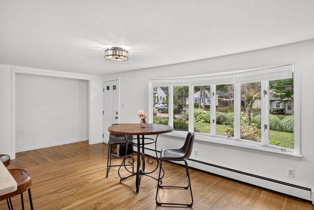 14 Veeder Dr, Falmouth, MA 02536