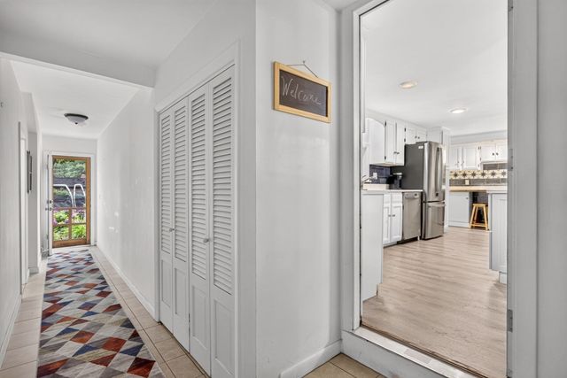 14 Veeder Dr, Falmouth, MA 02536