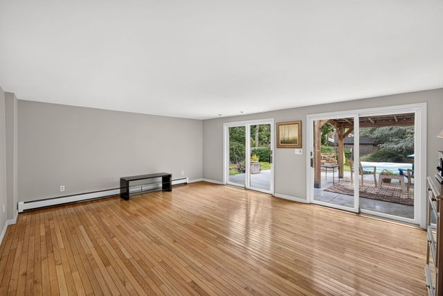 14 Veeder Dr, Falmouth, MA 02536