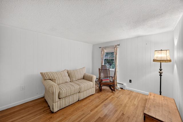 14 Veeder Dr, Falmouth, MA 02536