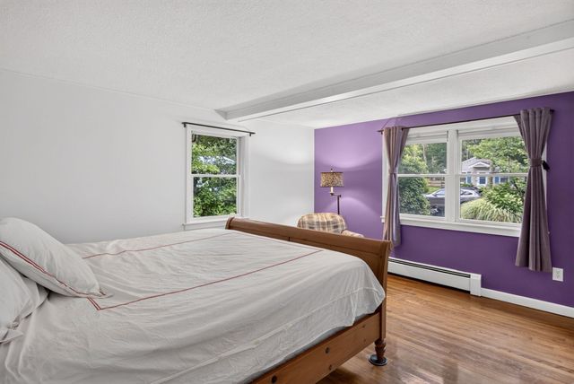 14 Veeder Dr, Falmouth, MA 02536