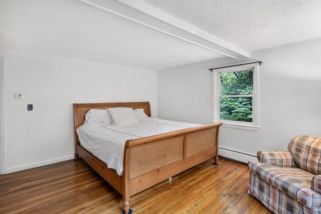 14 Veeder Dr, Falmouth, MA 02536