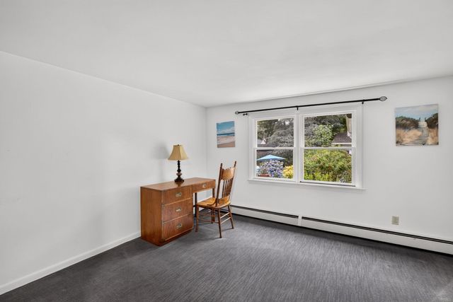 14 Veeder Dr, Falmouth, MA 02536