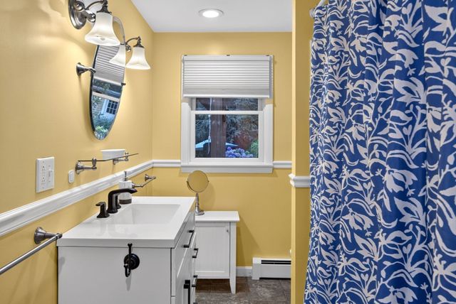 14 Veeder Dr, Falmouth, MA 02536