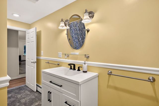 14 Veeder Dr, Falmouth, MA 02536