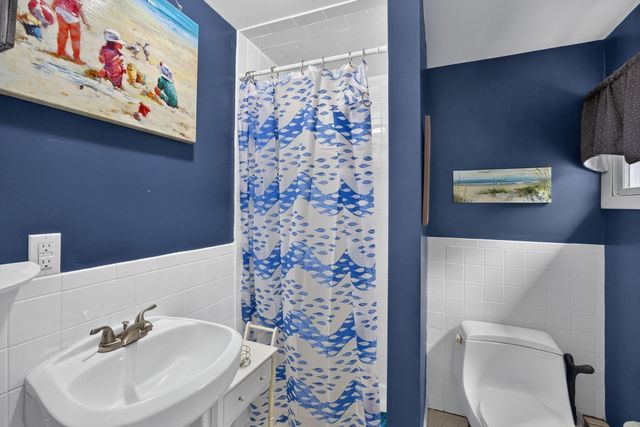14 Veeder Dr, Falmouth, MA 02536