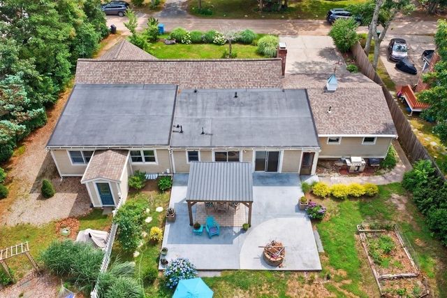 14 Veeder Dr, Falmouth, MA 02536