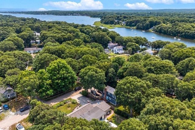 14 Veeder Dr, Falmouth, MA 02536