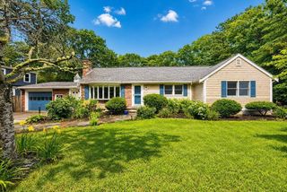 14 Veeder Dr, Falmouth, MA 02536