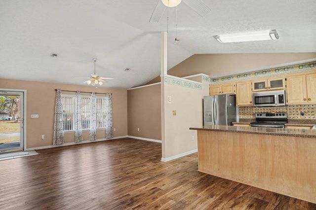 973 Castlewood Dr., Conway, SC 29526