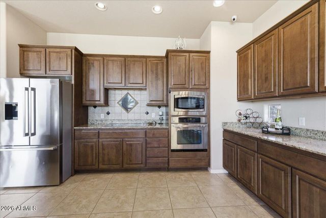 39410 N 7TH Street, Phoenix, AZ 85086
