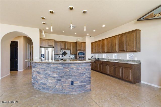 39410 N 7TH Street, Phoenix, AZ 85086