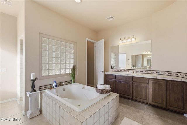 39410 N 7TH Street, Phoenix, AZ 85086