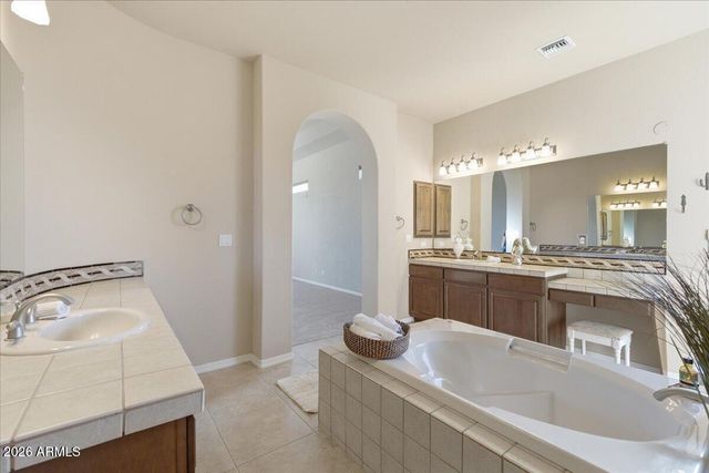 39410 N 7TH Street, Phoenix, AZ 85086