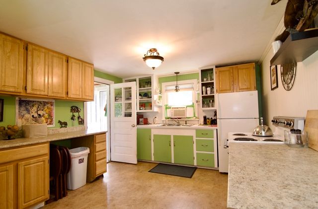 37 Philip St, Ludlow, MA 01056