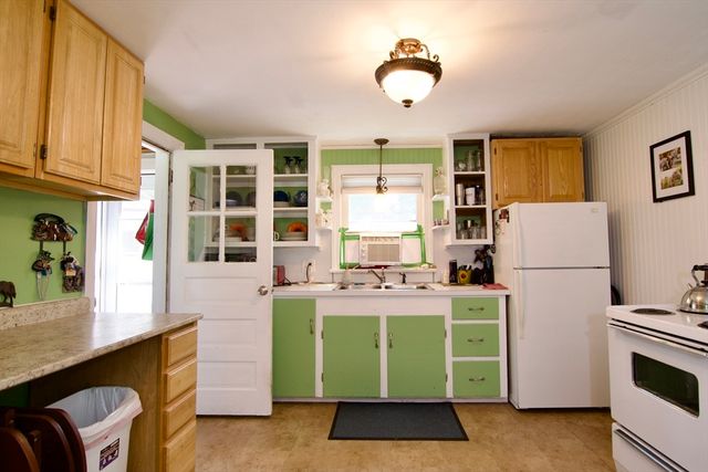 37 Philip St, Ludlow, MA 01056