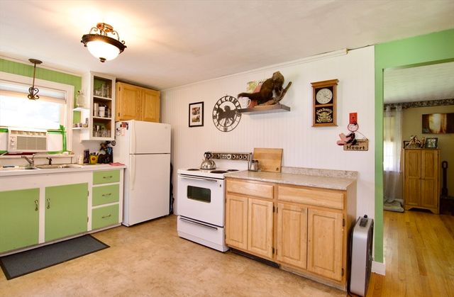 37 Philip St, Ludlow, MA 01056