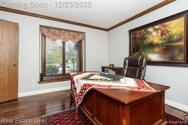 1574 Devonshire Drive, Troy, MI 48098