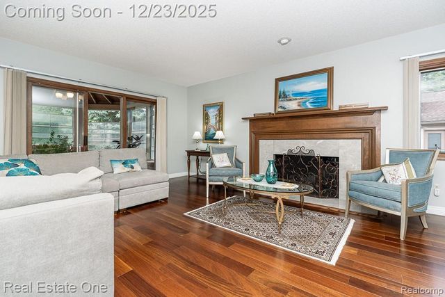 1574 Devonshire Drive, Troy, MI 48098