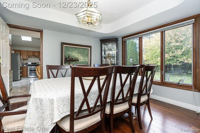 1574 Devonshire Drive, Troy, MI 48098