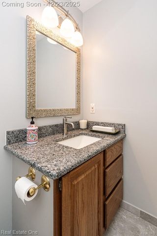 1574 Devonshire Drive, Troy, MI 48098