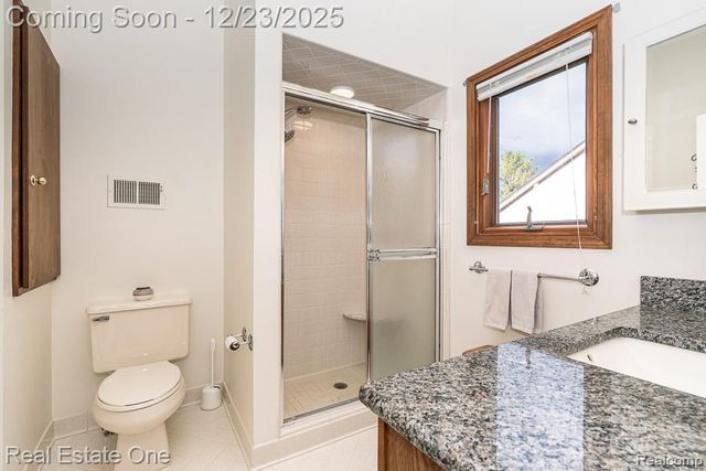 1574 Devonshire Drive, Troy, MI 48098