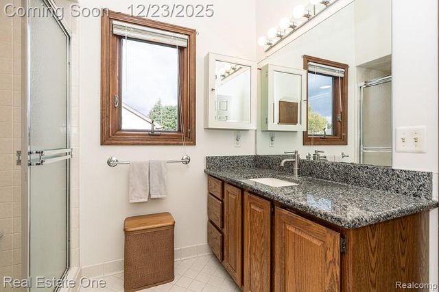 1574 Devonshire Drive, Troy, MI 48098