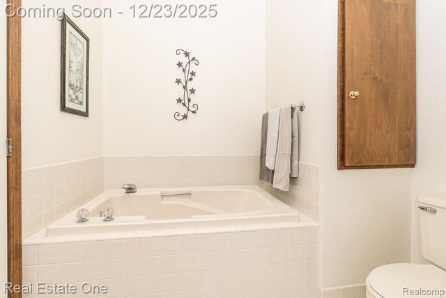 1574 Devonshire Drive, Troy, MI 48098