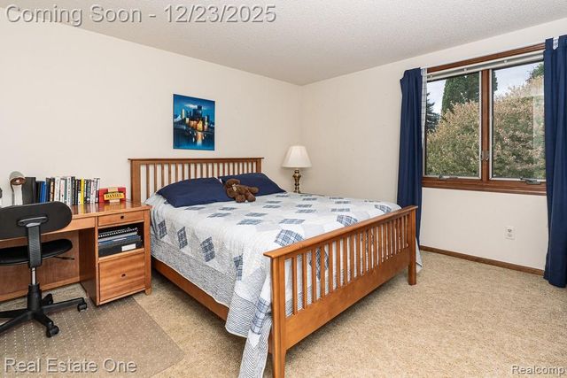 1574 Devonshire Drive, Troy, MI 48098