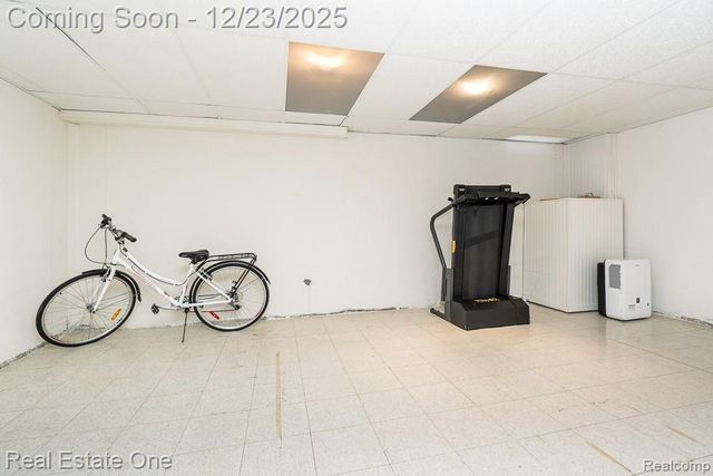 1574 Devonshire Drive, Troy, MI 48098