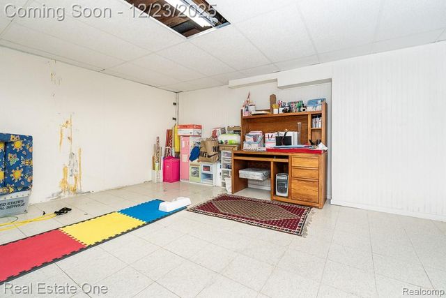 1574 Devonshire Drive, Troy, MI 48098