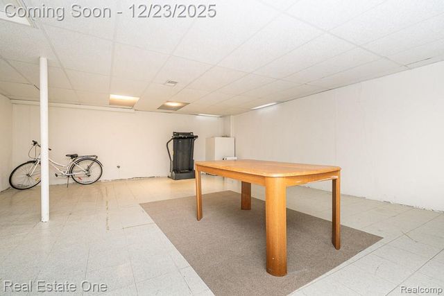 1574 Devonshire Drive, Troy, MI 48098