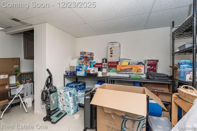 1574 Devonshire Drive, Troy, MI 48098