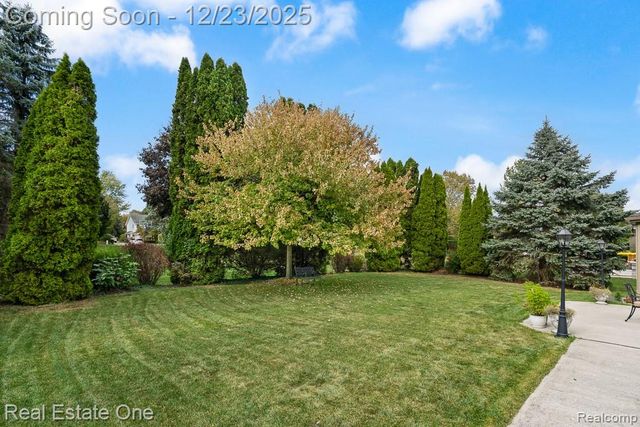 1574 Devonshire Drive, Troy, MI 48098