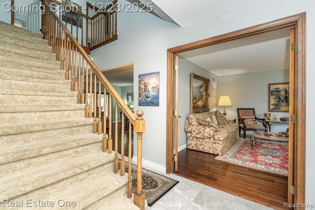 1574 Devonshire Drive, Troy, MI 48098